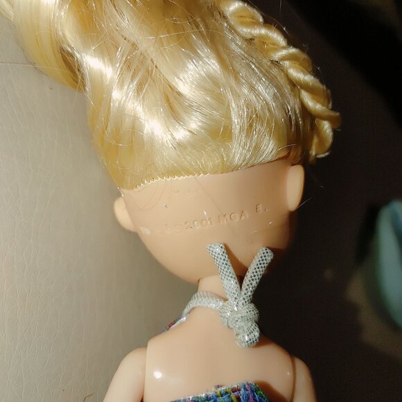 Chloe Doll MGA 2001 Angel Blonde Hair Blue Eyes Denim Flare Pants Collectible - Picture 4 of 5